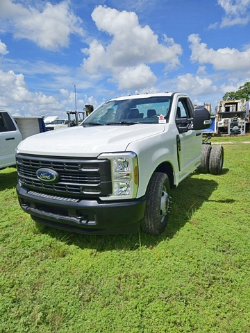 Truck Chassis Ford F-350 XL SD 2024