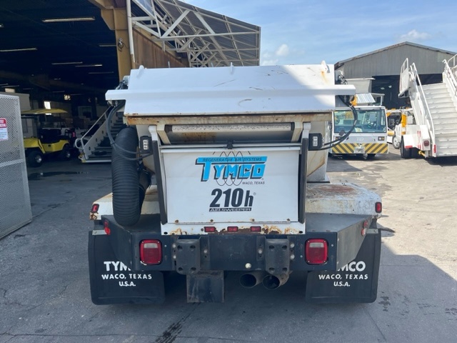 Parking Lot Sweeper Ford F-450/Tymco 210h
