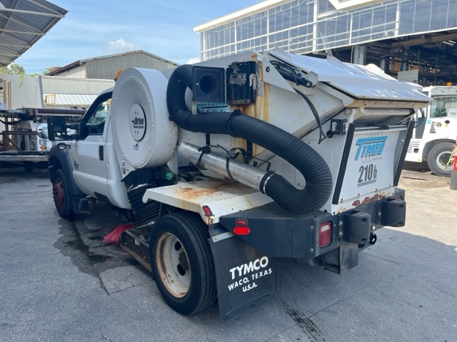 Parking Lot Sweeper Ford F-450/Tymco 210h
