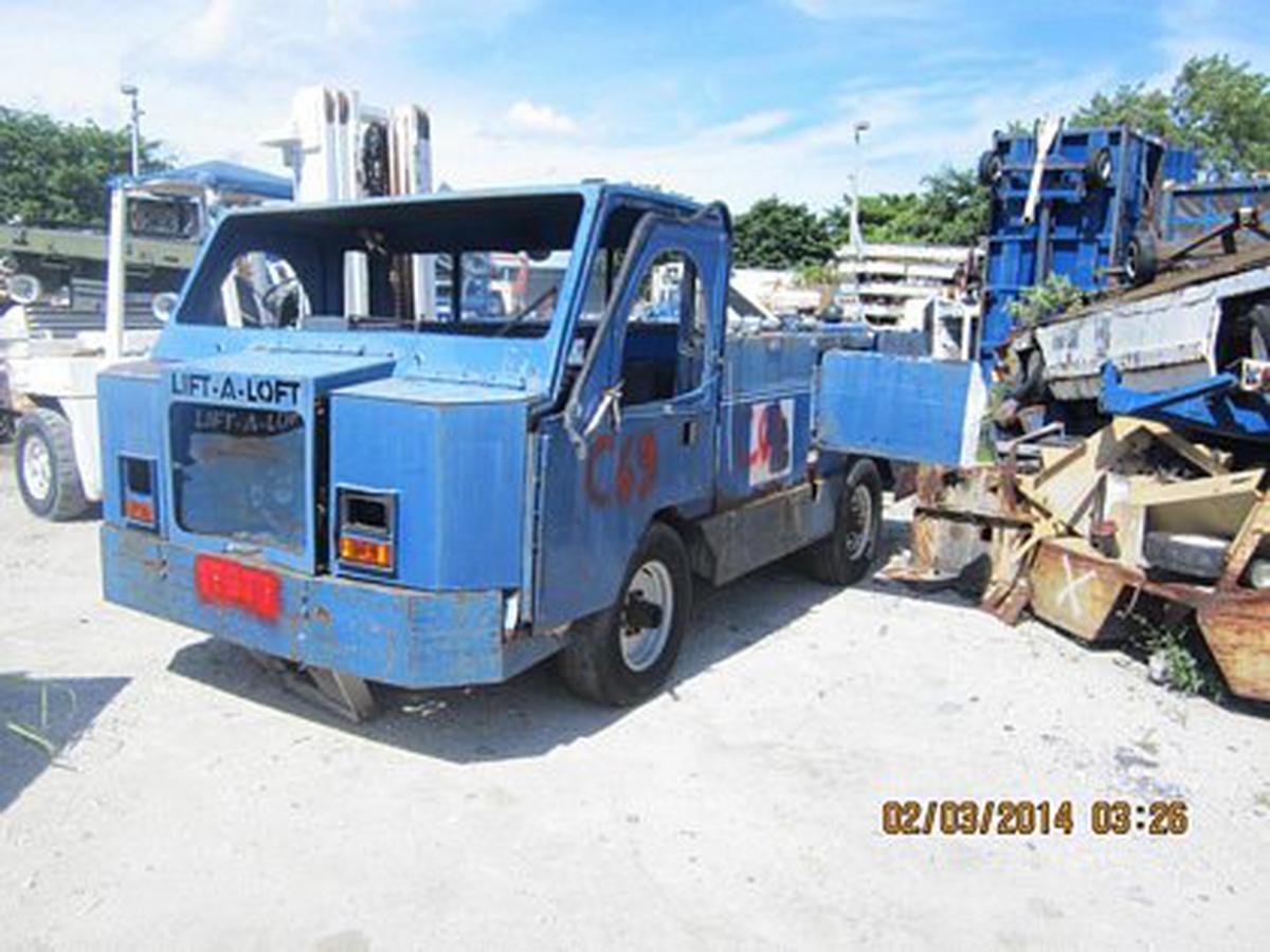1998 Lift-A-Loft APV- LAV