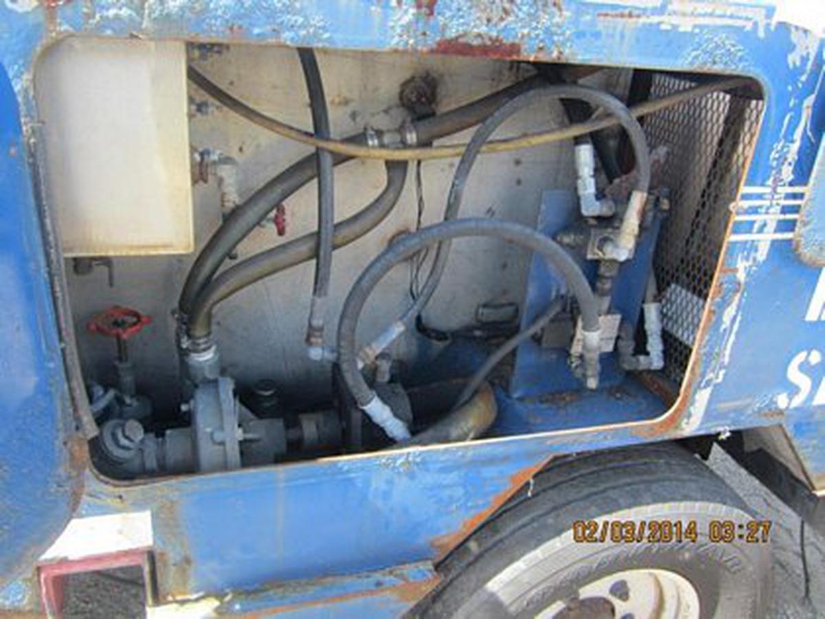 1998 Lift-A-Loft APV- LAV