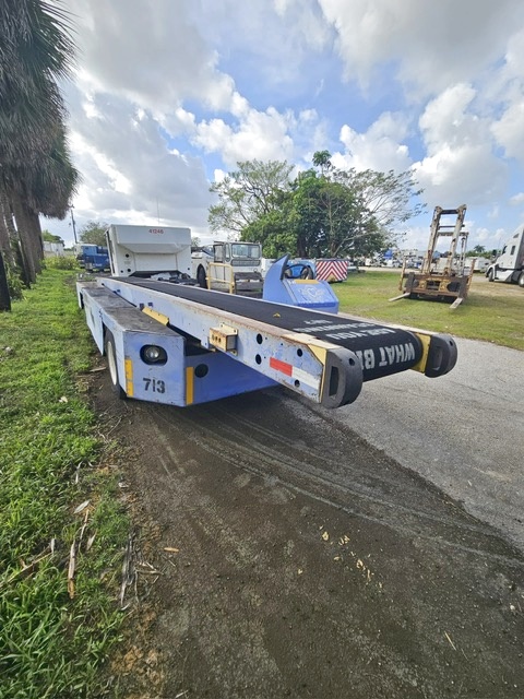 Belt Loader Tug 660E