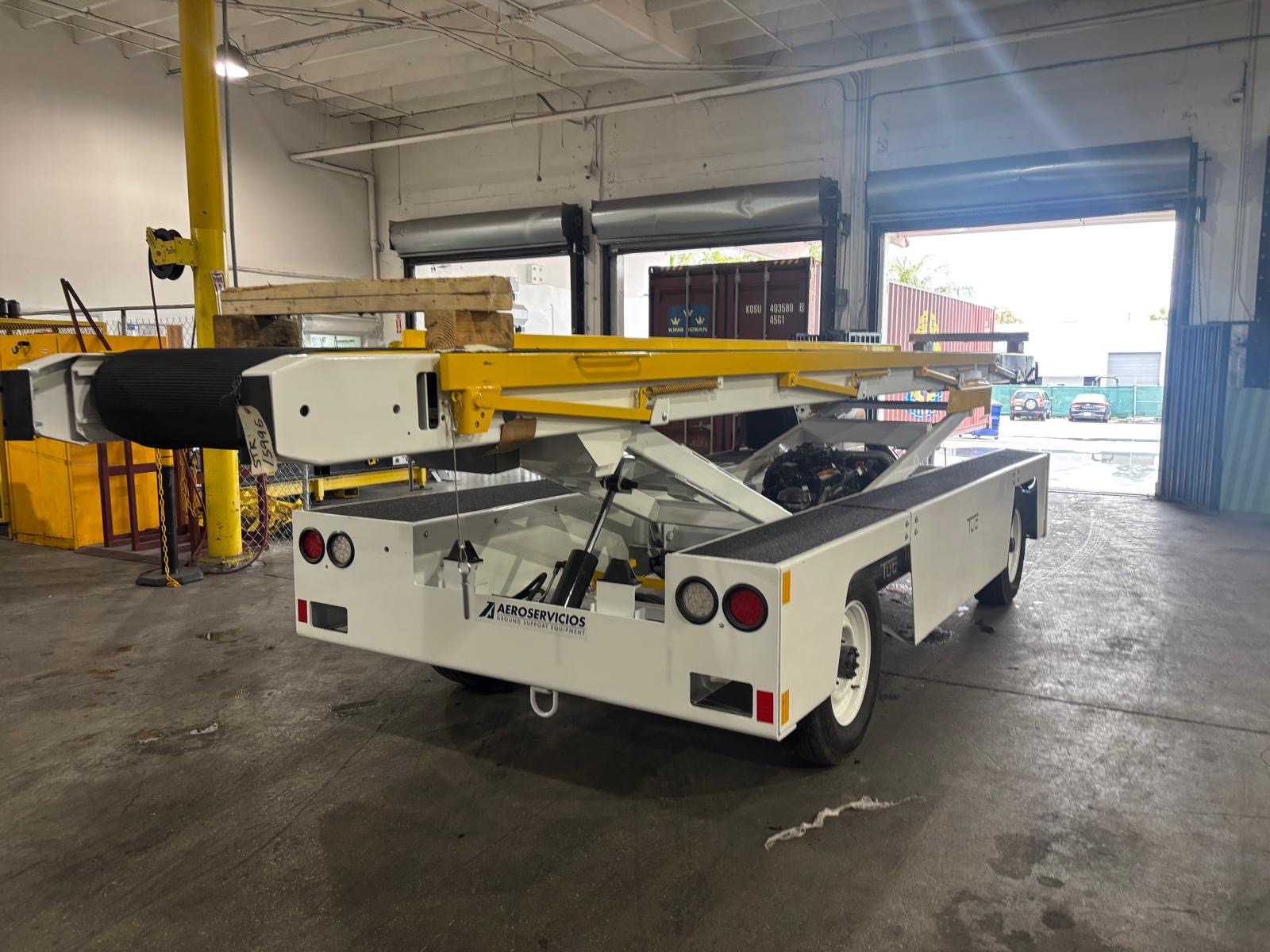 Belt Loader Tug 660