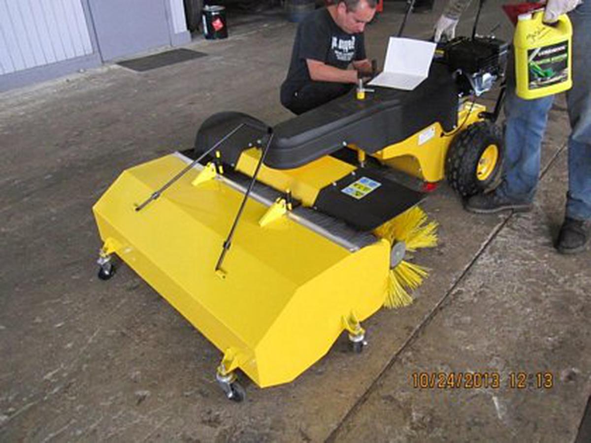 Sweeper Z-Monday Gasoline Sweeper SSG65100