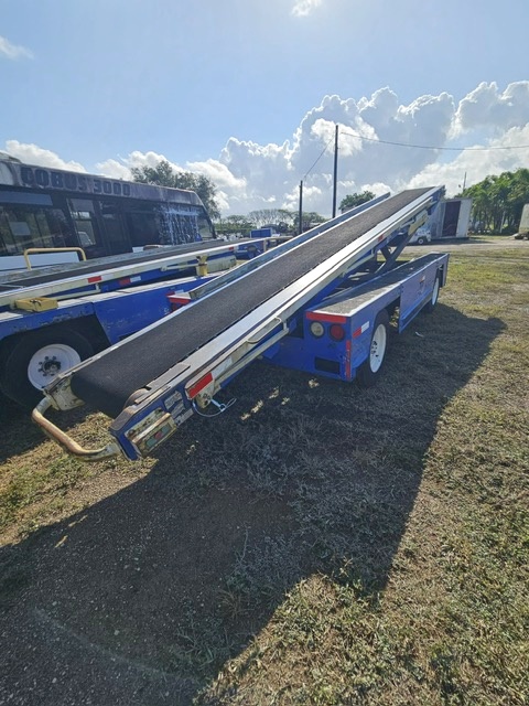 Belt Loader Tug 660E