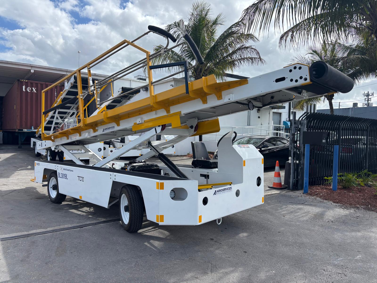 Belt Loader Tug 660