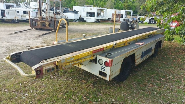 Belt Loader Tug 660