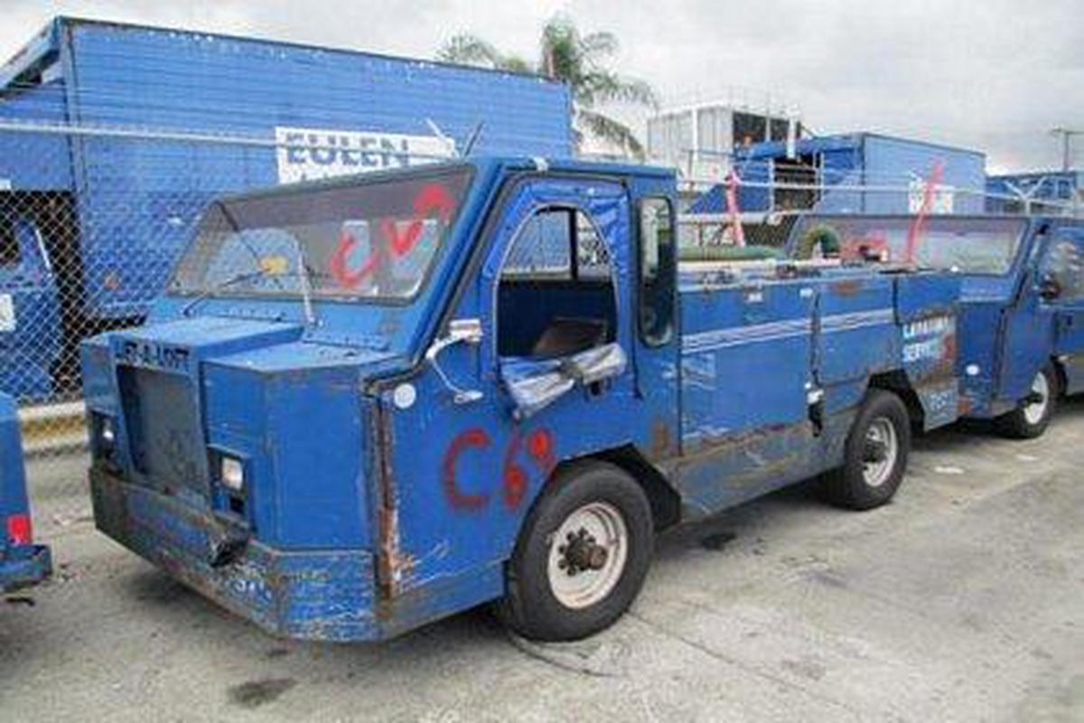 1998 Lift-A-Loft APV- LAV