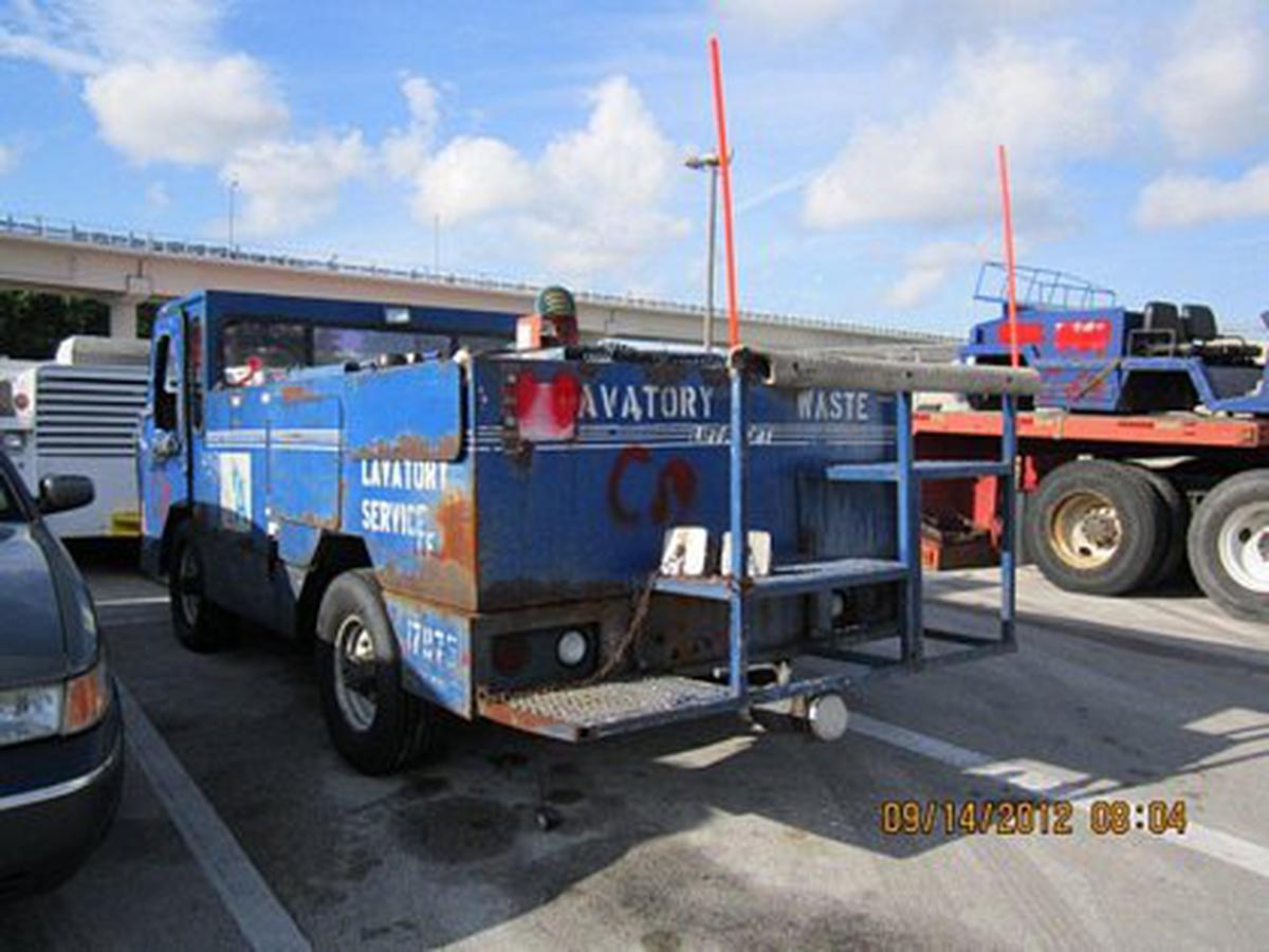 1998 Lift-A-Loft APV- LAV