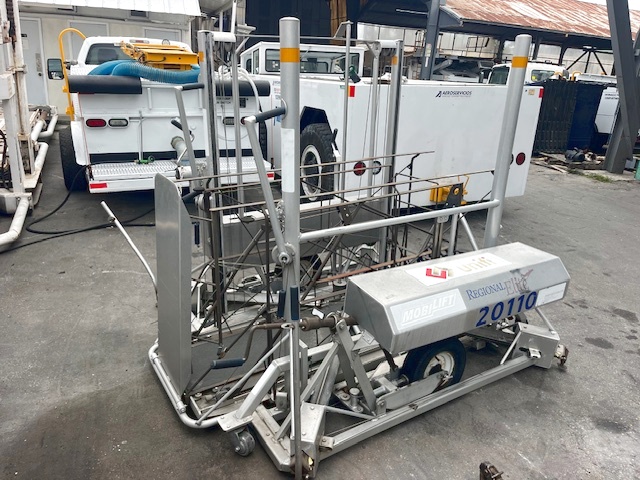 Wheelchair Lift Adaptive Engineering Inc. Mobilift AX