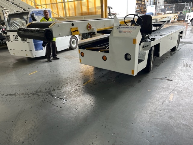 Belt Loader Tug 660