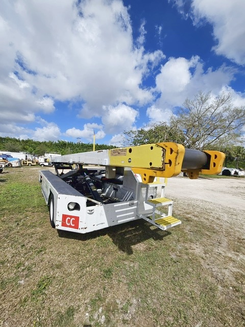 Belt Loader Tug 660