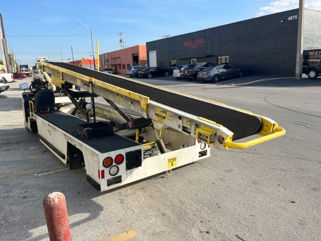 Belt Loader Tug 660E