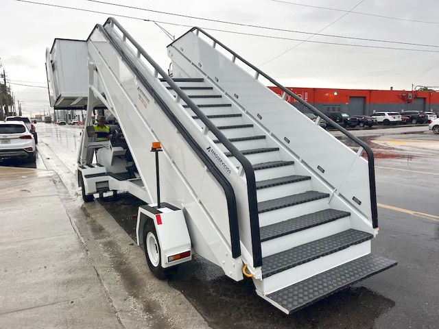 Universal Wide Passenger Stair FMC/UDS-1