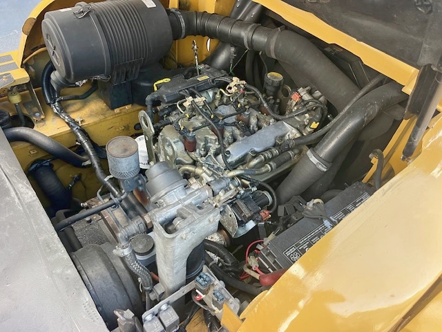 Fork Lift Standard Caterpillar DP70N - 15,500 lbs
