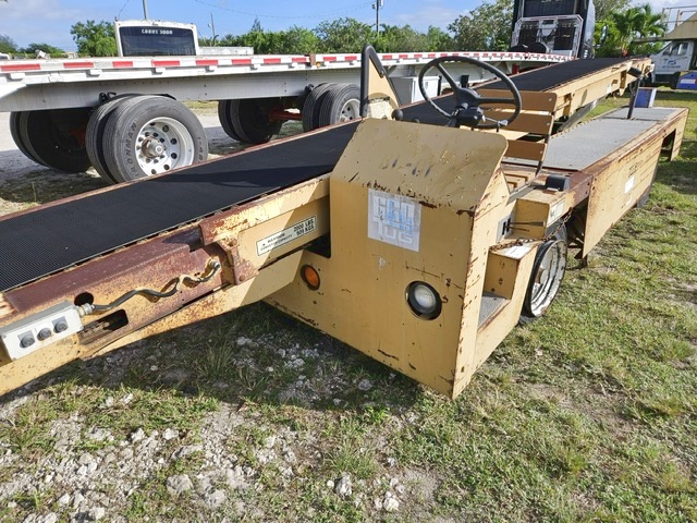 Belt Loader Tug 660E