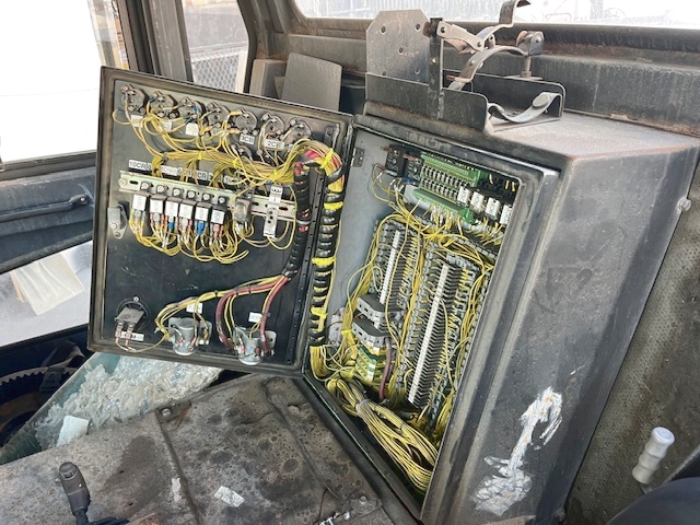 Push Back Tractor FMC B-1200