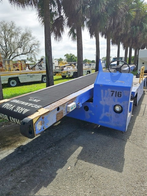 Belt Loader Tug 660E