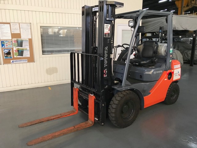 Forklift Toyota 8FGU25 Dual Fuel- 5,000 lb