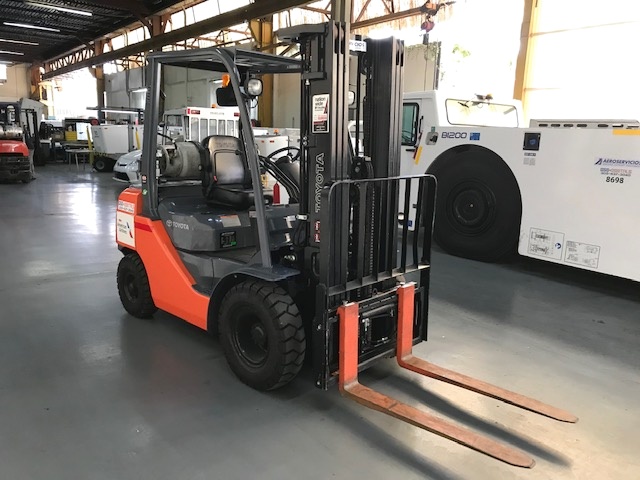 Forklift Toyota 8FGU25 Dual Fuel- 5,000 lb
