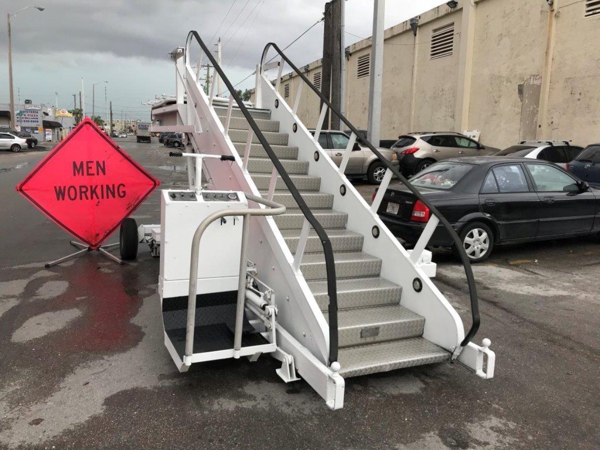 Motorized Passenger Stair Wollard MLPH-309 - 96/114 in