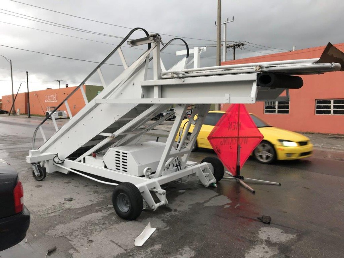 Motorized Passenger Stair Wollard MLPH-309 - 96/114 in
