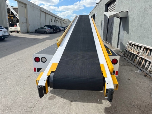 Belt Loader Tug 660