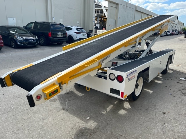Belt Loader Tug 660