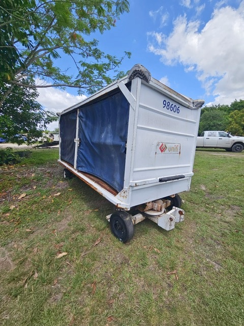 Baggage Carts Closed Clyde 15F3400