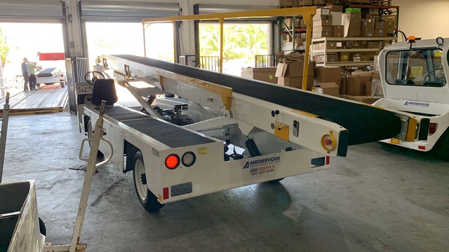 Belt Loader Tug 660