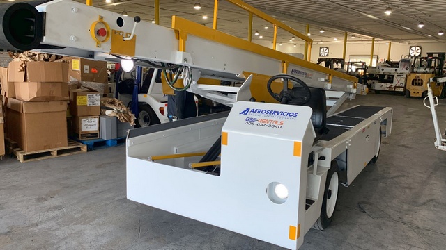 Belt Loader Tug 660