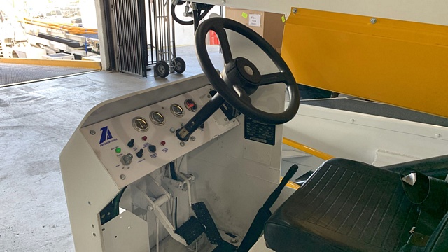 Belt Loader Tug 660