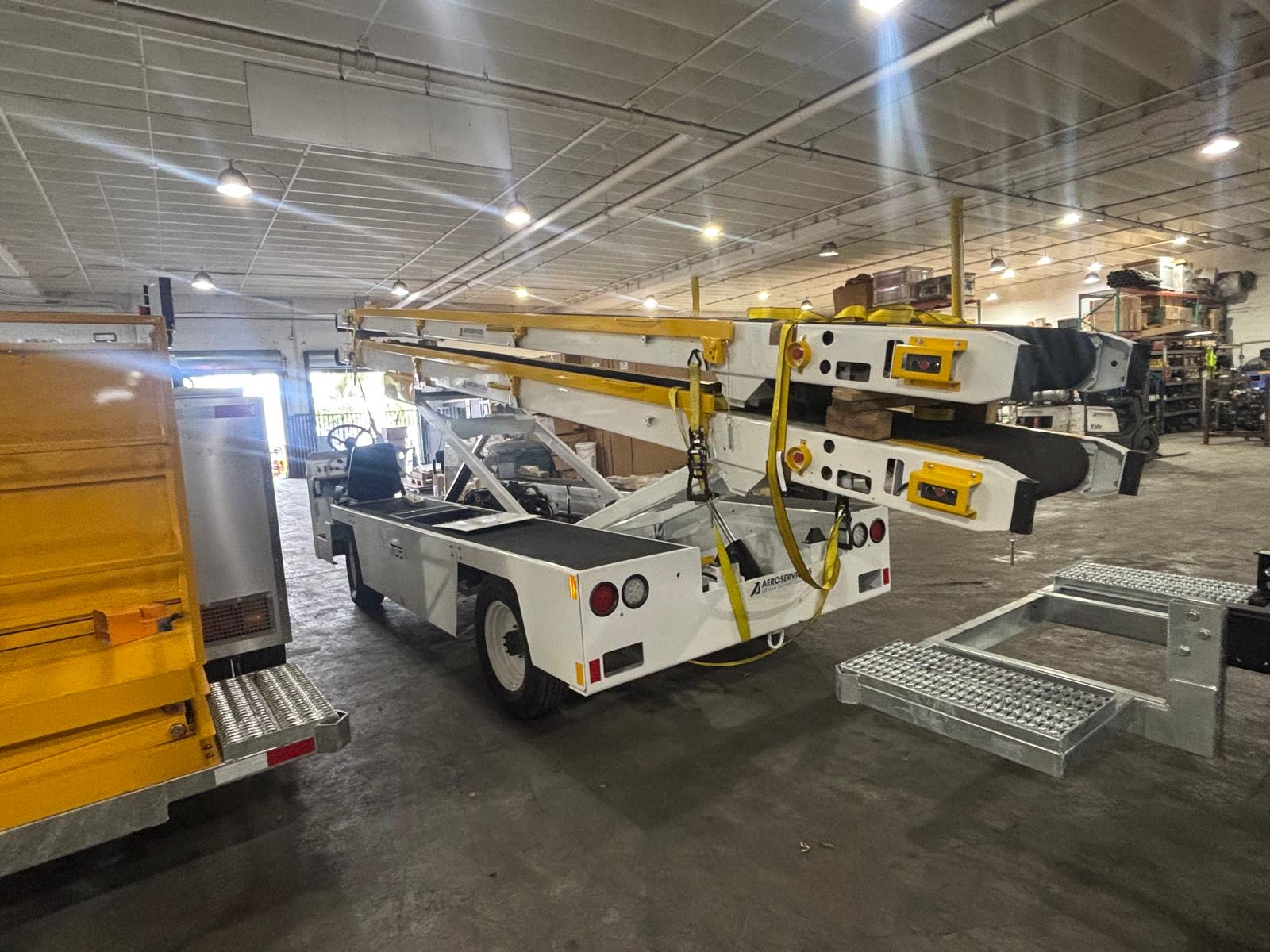 Belt Loader Tug 660