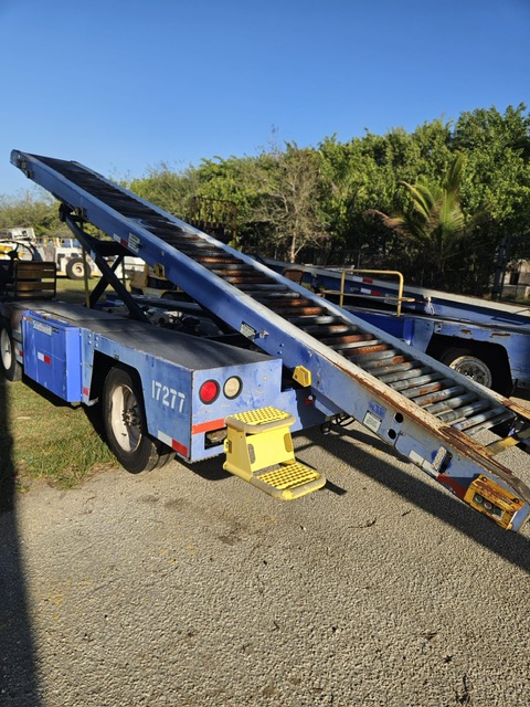 Belt Loader Tug 660