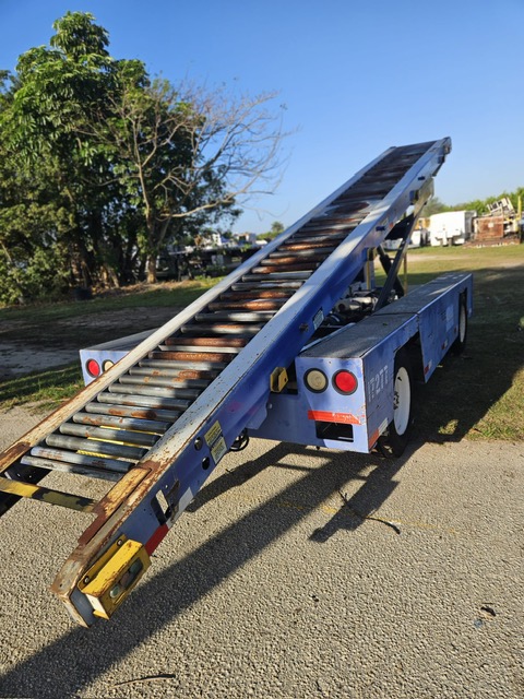 Belt Loader Tug 660
