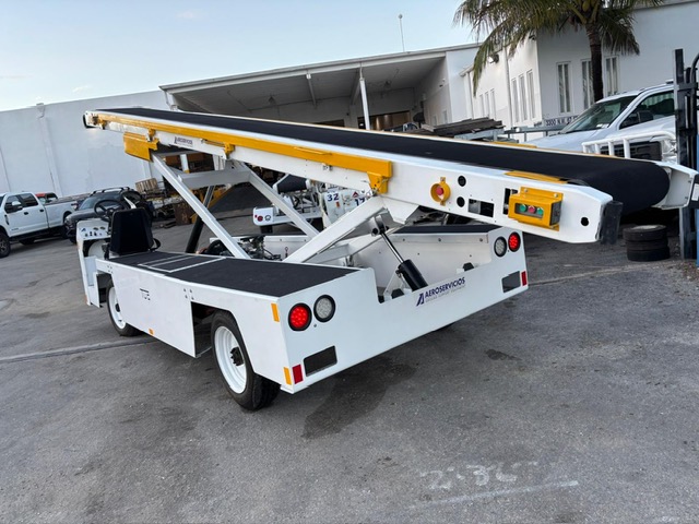 Belt Loader Tug 660