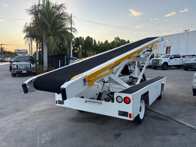 Belt Loader Tug 660