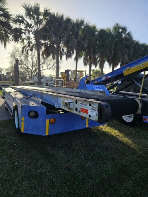 Belt Loader Tug 660