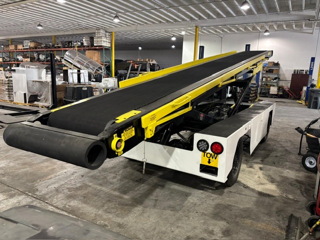 Belt Loader Tug 660