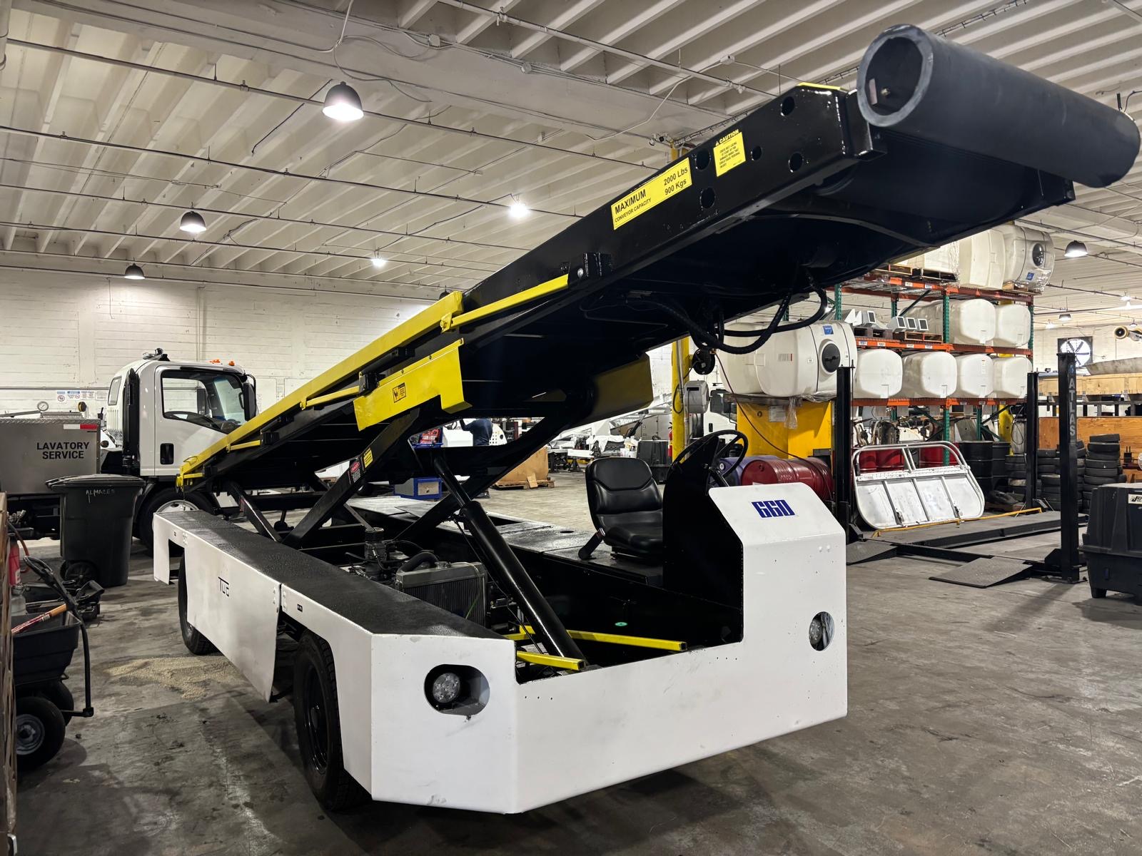 Belt Loader Tug 660