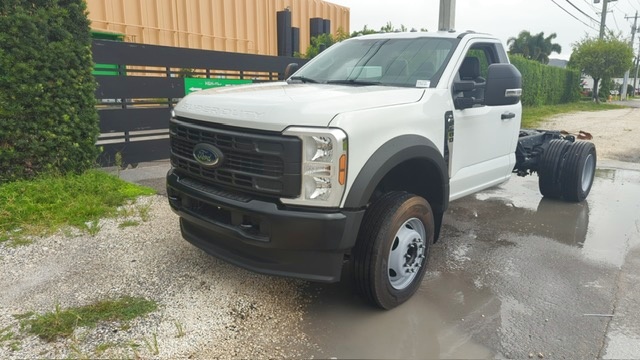 Truck Chassis Ford F-600