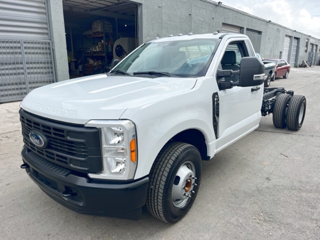 Bobtail Ford/Standard GSE F-350/BTT-5G