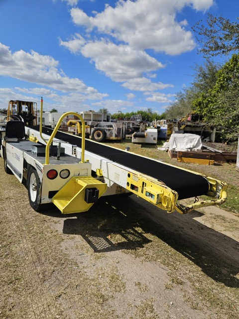 Belt Loader Tug 660E
