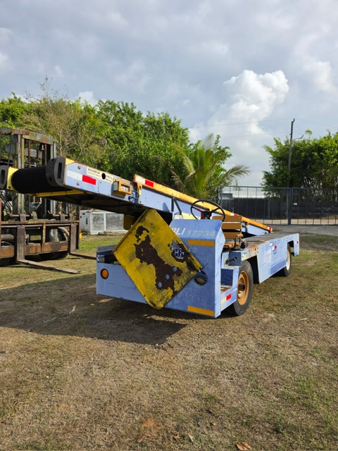 Belt Loader Tug 660