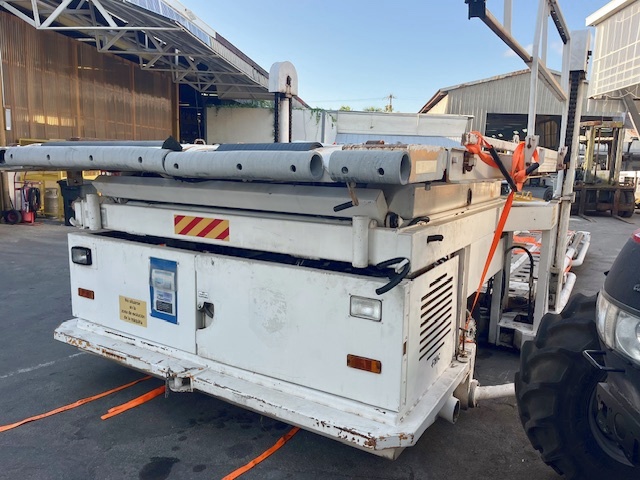 Wide Lower Deck Cargo Loader FMC Commander 15 U