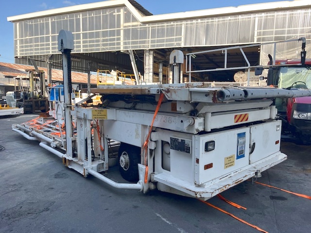 Wide Lower Deck Cargo Loader FMC Commander 15 U