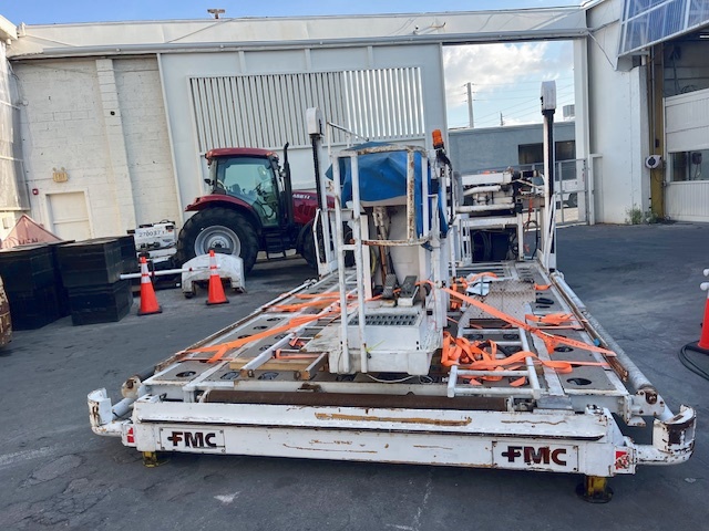 Wide Lower Deck Cargo Loader FMC Commander 15 U