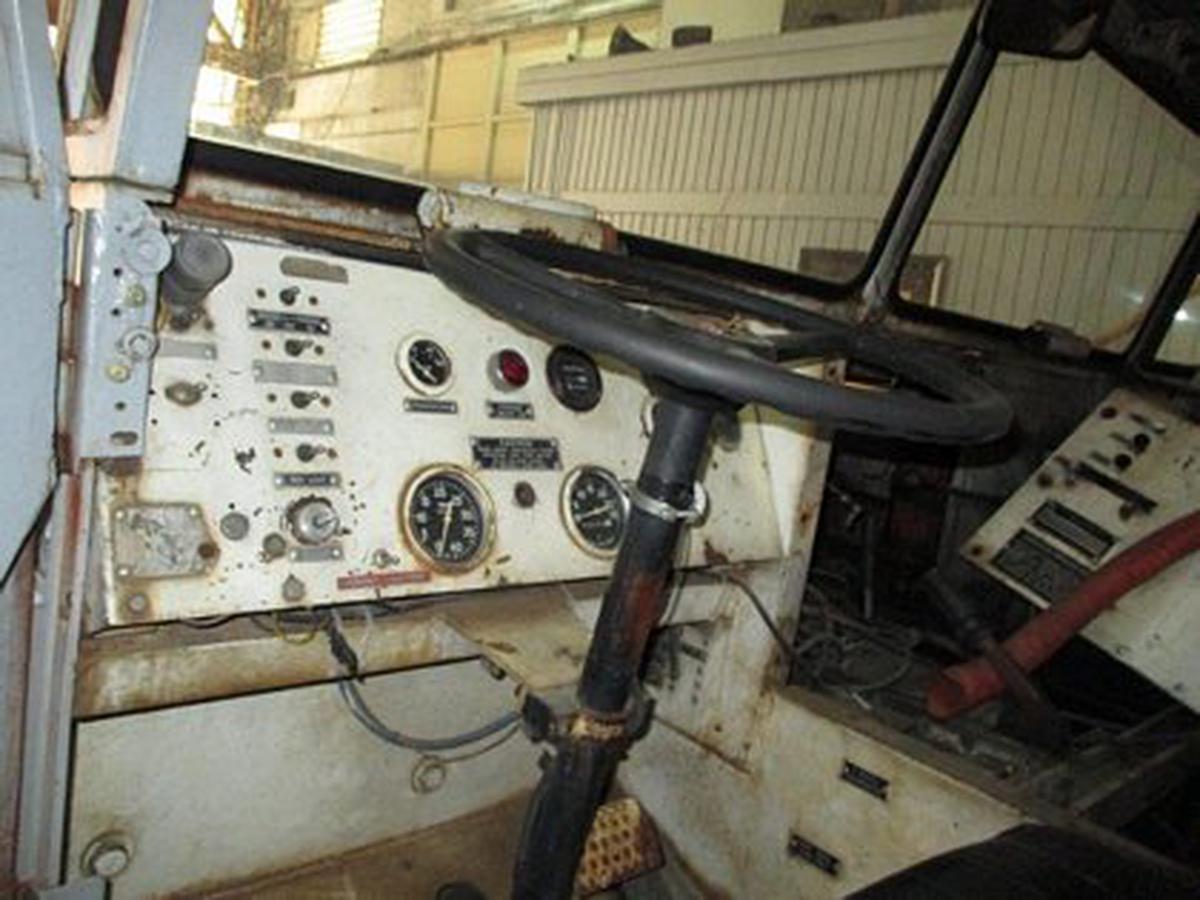Push Back Tractor Hough-Paymover T-225 SL+ 400Hz GPU Hobart