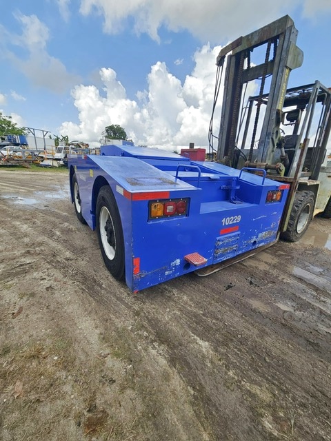 Push Back Tractor FMC B350E