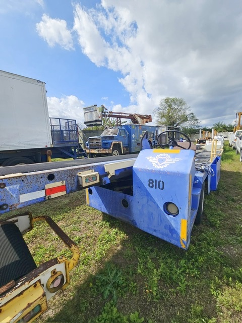 Belt Loader Tug 660E